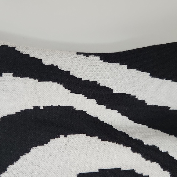 Black and White Midi Dress - Picture 4 of 8